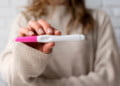 Test de sarcină pozitiv: cum să reacționezi și ce trebuie să faci în continuare