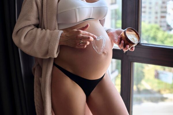 Schimbări ale pielii în sarcină: vergeturile, melasma și cum să le tratezi
