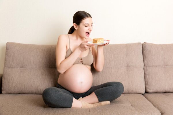 Poftele alimentare în sarcină: sunt normale și ce spun ele despre corpul tău